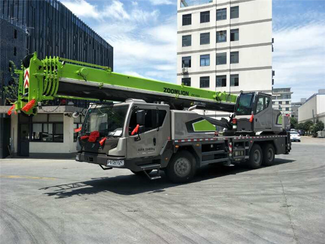 铜仁市跨街广告牌的高空安装注意事项