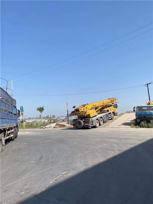 铜仁市25吨吊车的租赁价格大概是多少？