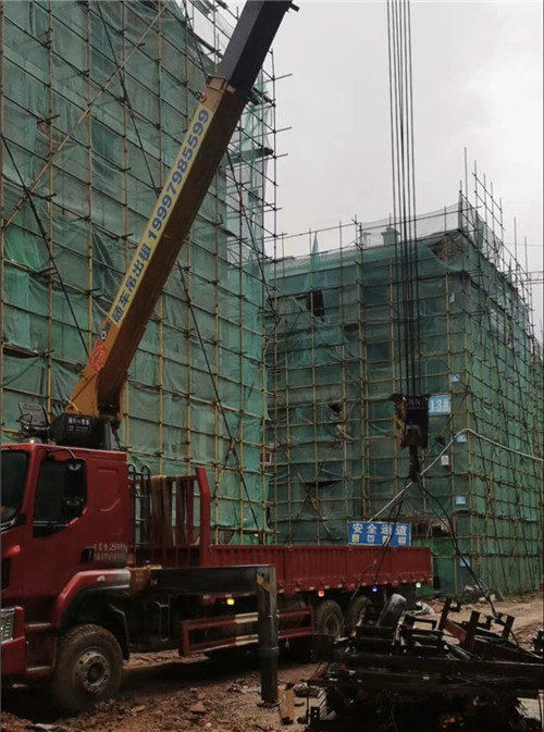 铜仁市“慢工细活”—— 吊车的 “微动控制” 技术