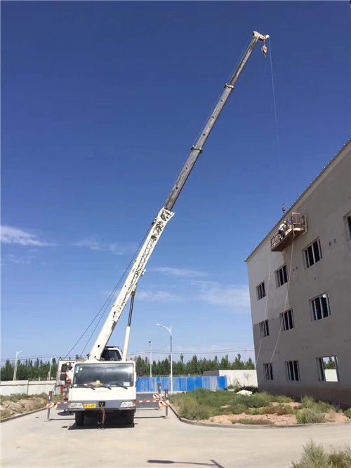 铜仁市“轻装强干”—— 吊车的 “轻量化臂架” 技术