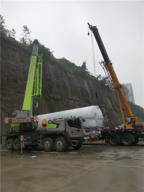 铜仁市“不怕风雨冻”—— 吊车的 “恶劣环境适应” 技术